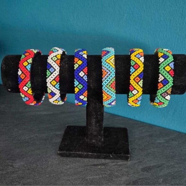 Bracelet Ndébélé tissé à la main
